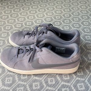 Nike Comfy Sneakers! Worn once